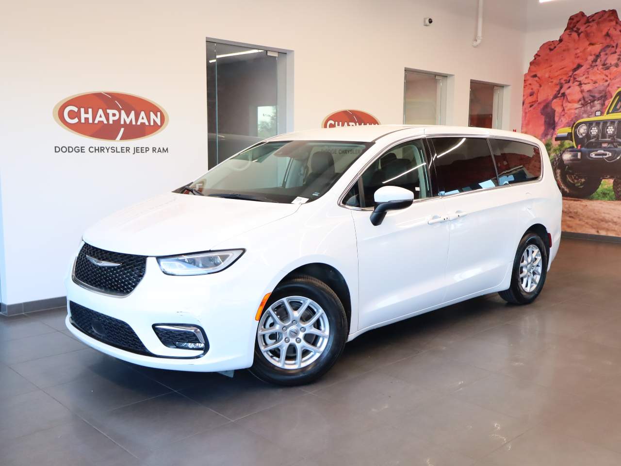 2023 Chrysler Pacifica Touring L's photo