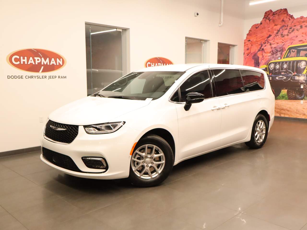 2026 Chrysler Pacifica Select's photo