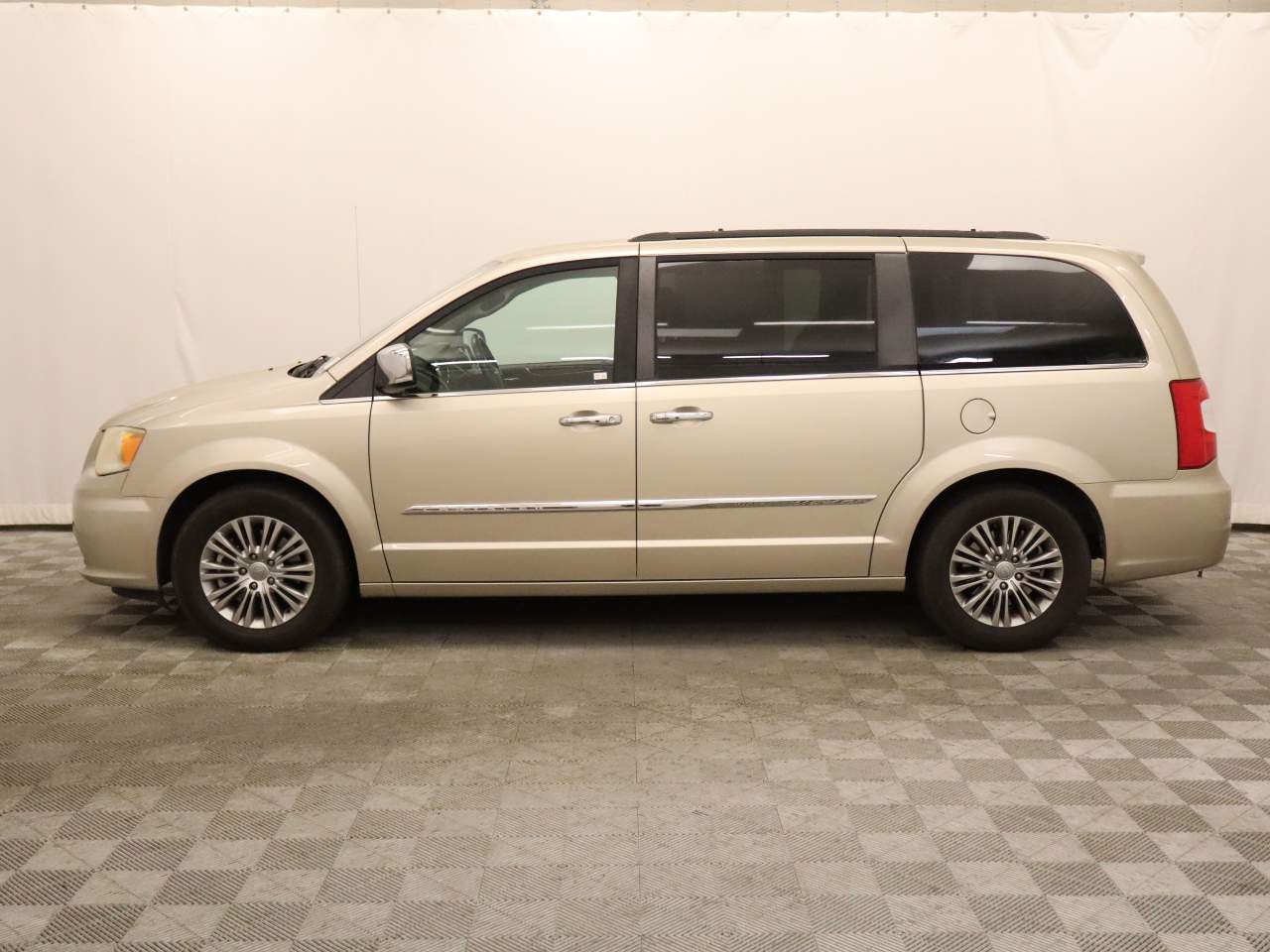 2015 Chrysler Town and Country Touring-L