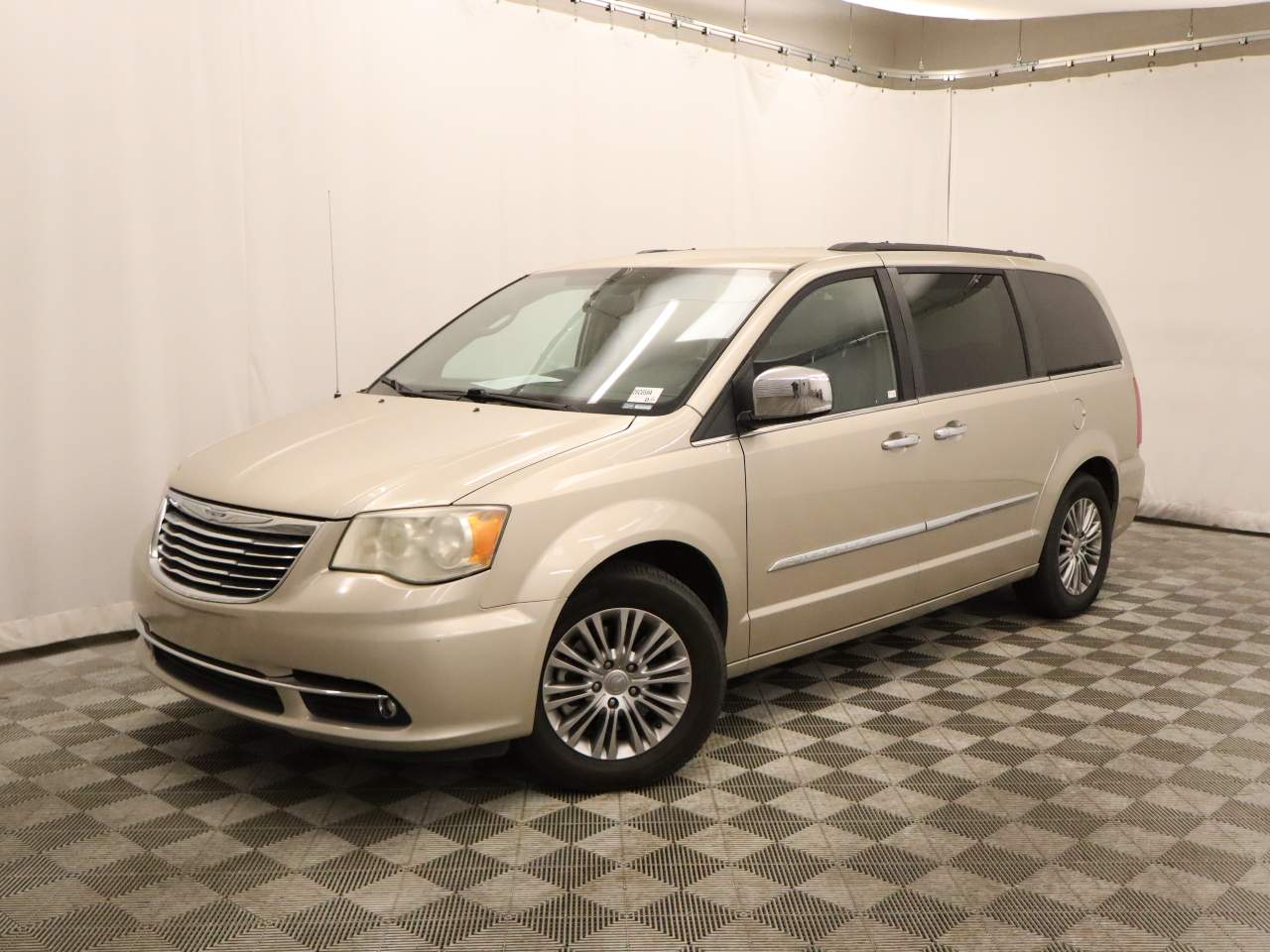 2015 Chrysler Town and Country Touring-L