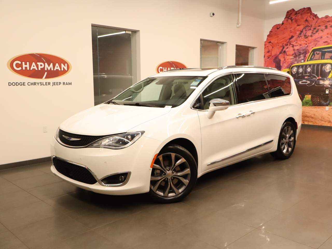 2019 Chrysler Pacifica Limited's photo