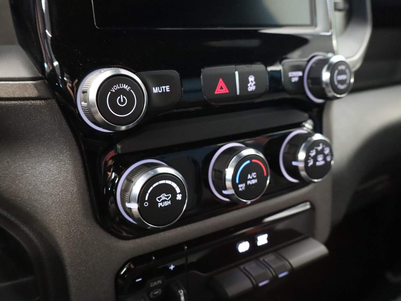 2025 RAM 2500 Tradesman - Photo 17
