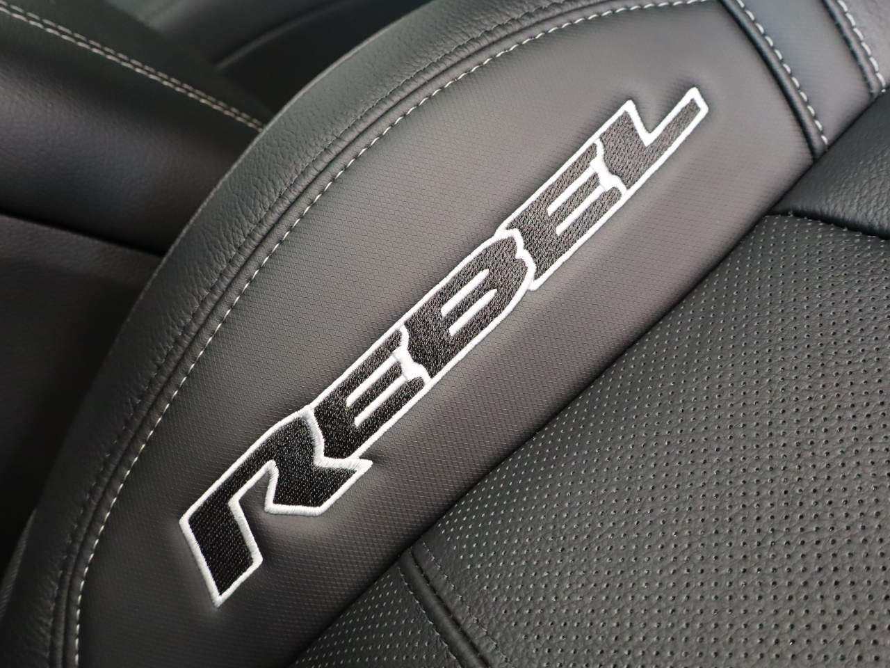 2025 RAM 2500 Rebel - Photo 9