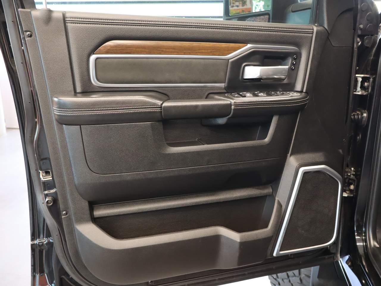2023 RAM Ram 3500 Pickup Laramie - Photo 22