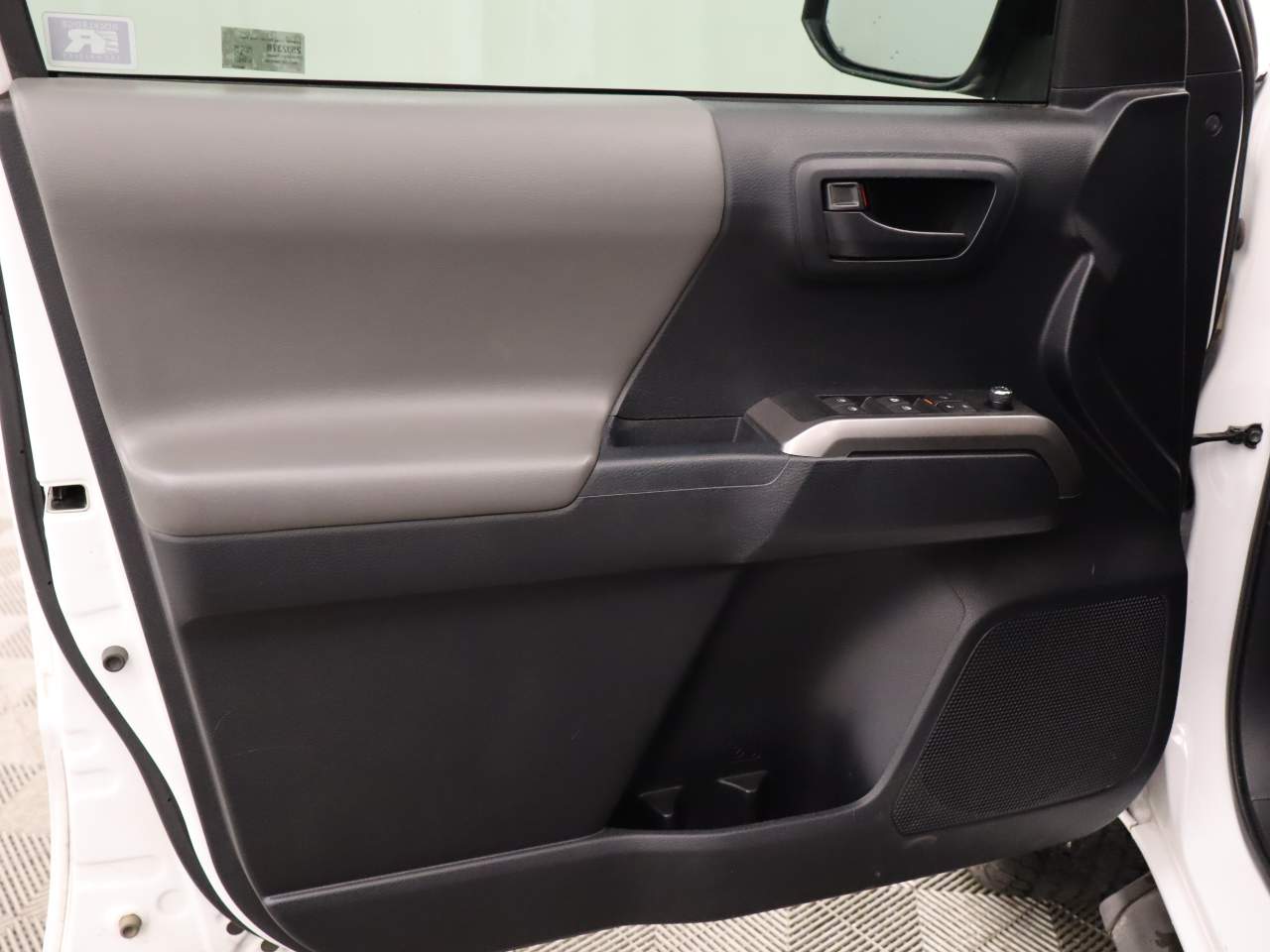 2018 Toyota Tacoma SR5 V6 Crew Cab