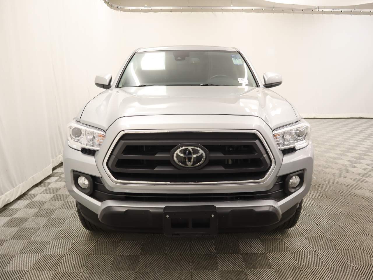 Used 2022 Toyota Tacoma SR5 with VIN 3TMAZ5CN5NM184242 for sale in Scottsdale, AZ