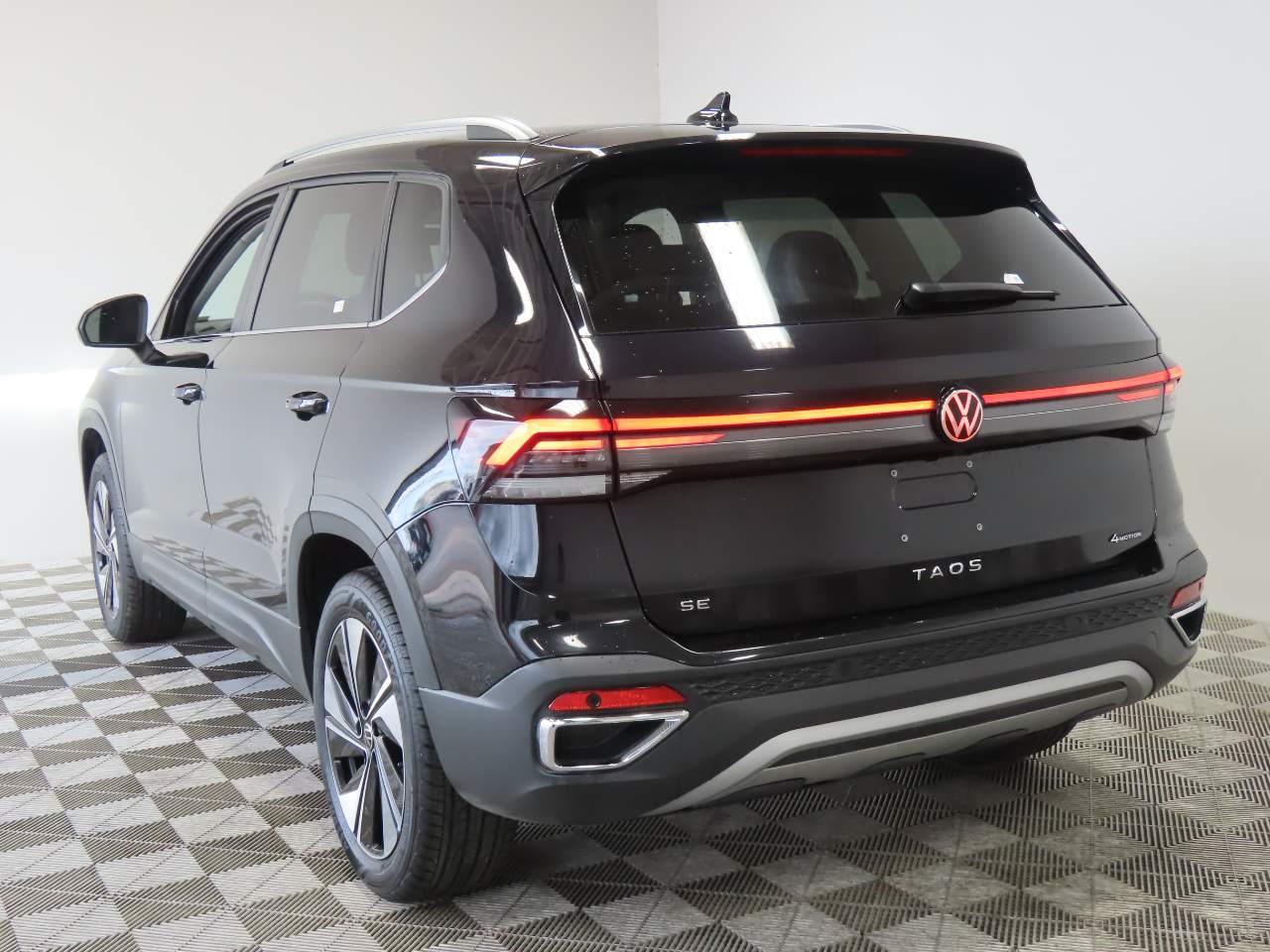 2025 Volkswagen Taos SE 4Motion