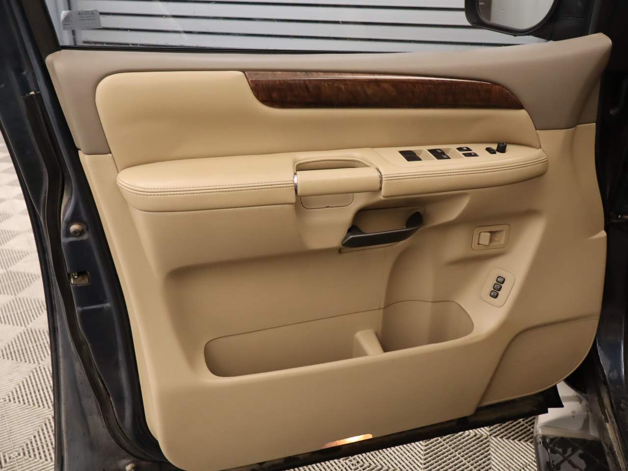 2014 Nissan Armada Platinum