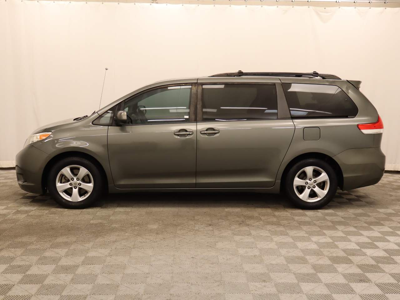 2012 Toyota Sienna LE 7-Passenger Auto Access Seat