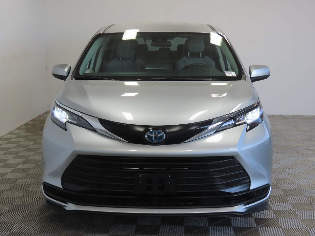 2023 Toyota Sienna LE 8-Passenger
