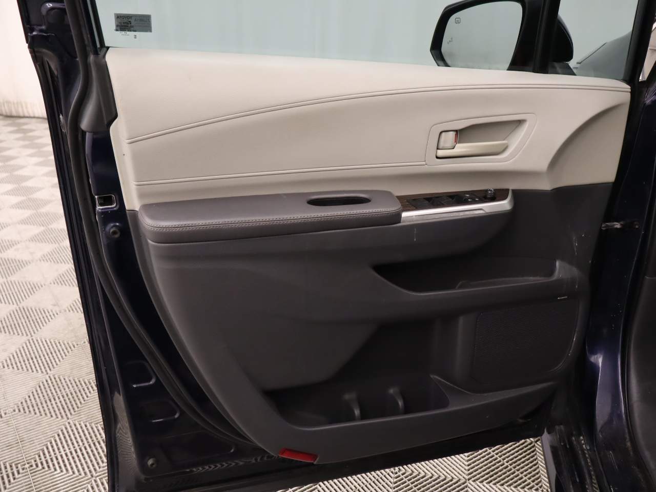 2022 Toyota Sienna LE 8-Passenger