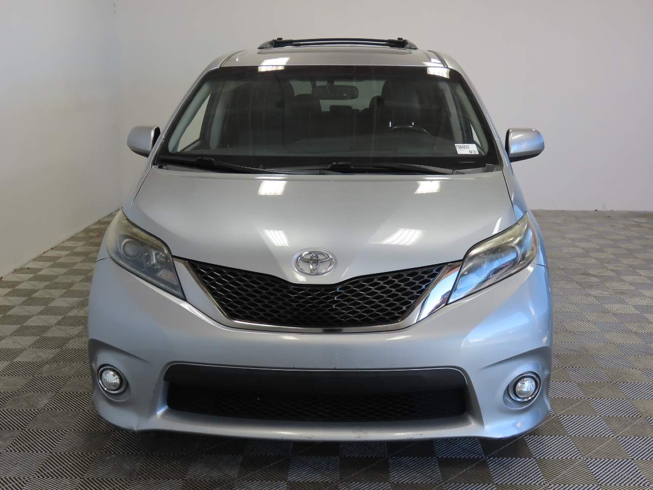 2017 Toyota Sienna SE Premium 8-Passenger