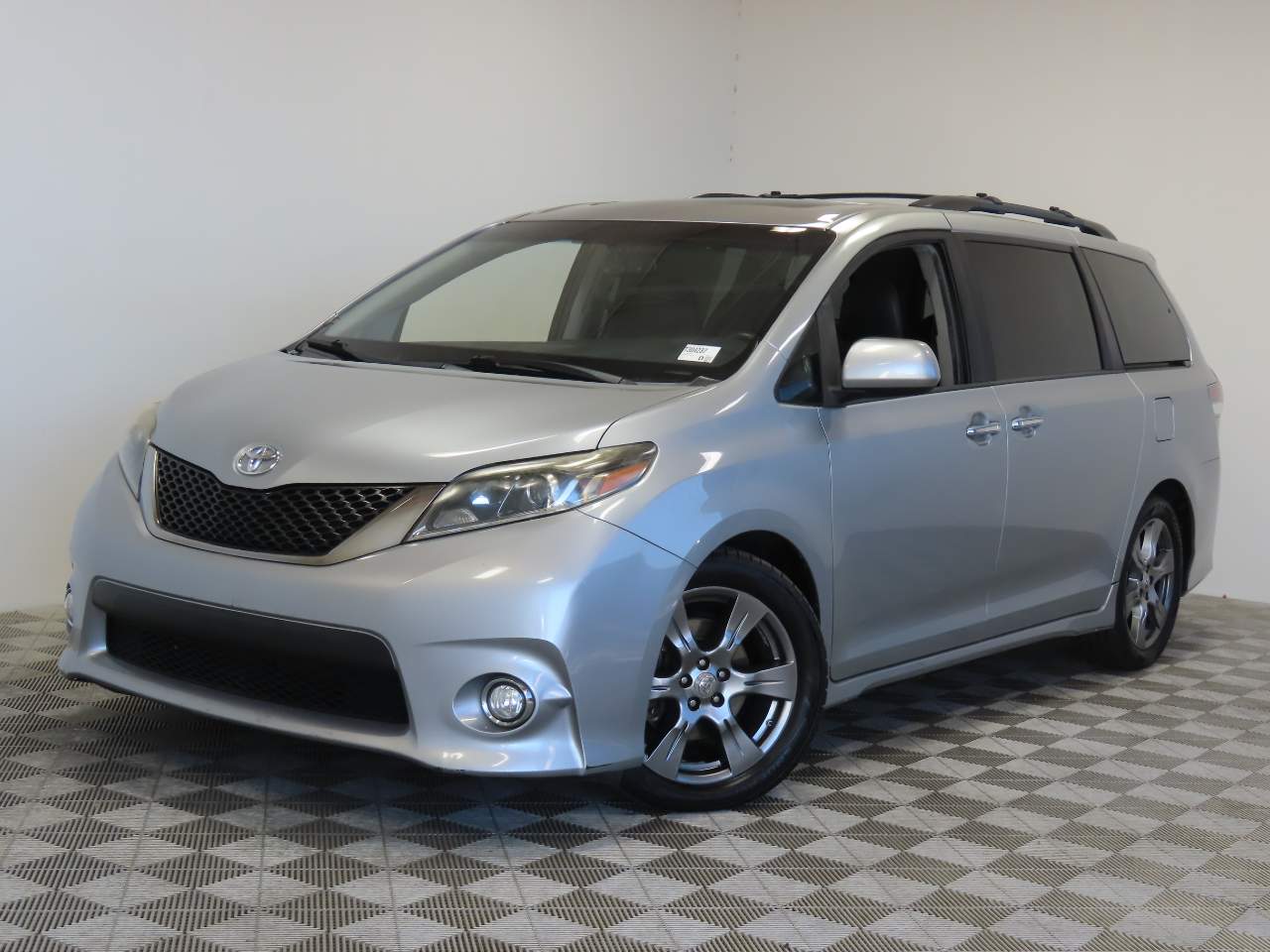2017 Toyota Sienna SE Premium 8-Passenger