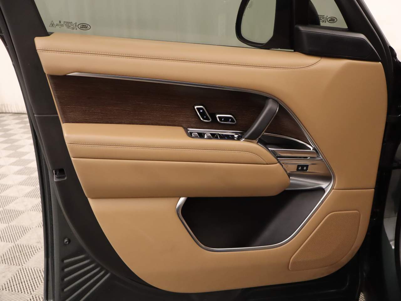 2023 Land Rover Range Rover P530 SE LWB