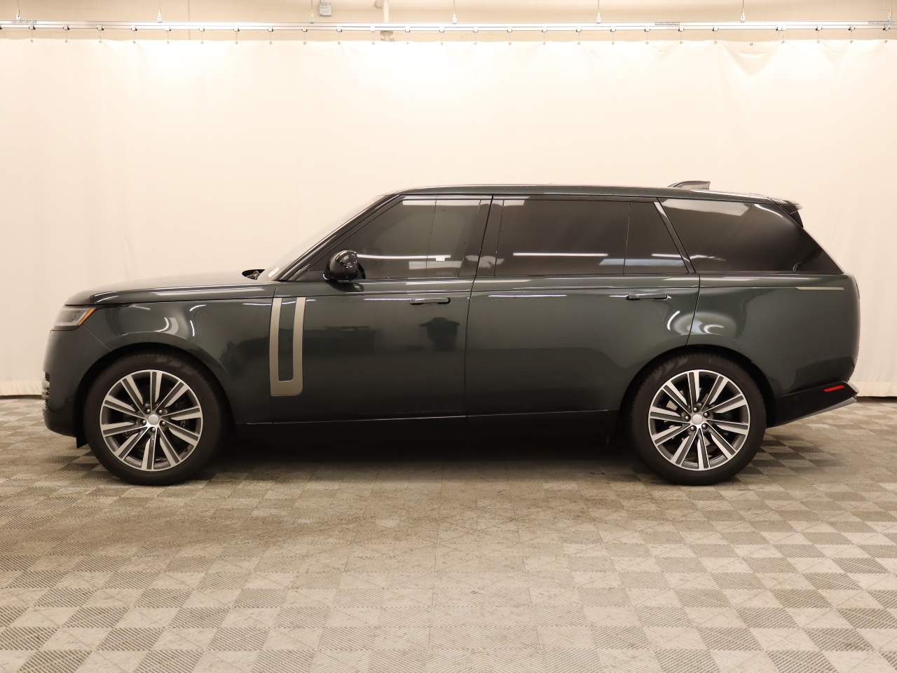 2023 Land Rover Range Rover P530 SE LWB