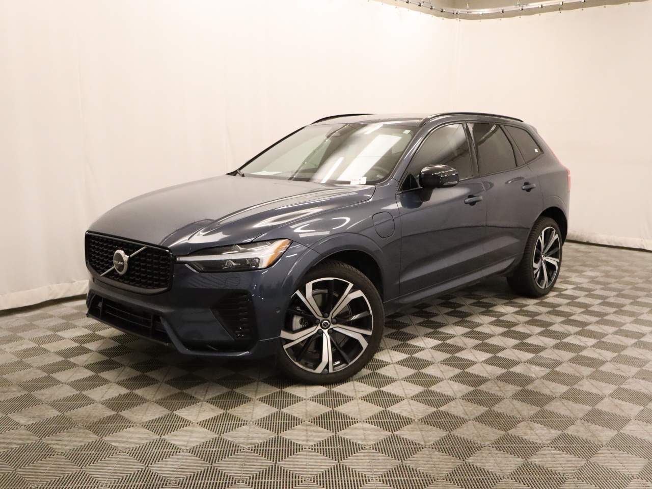 2022 Volvo XC60 Recharge T8 R-Design