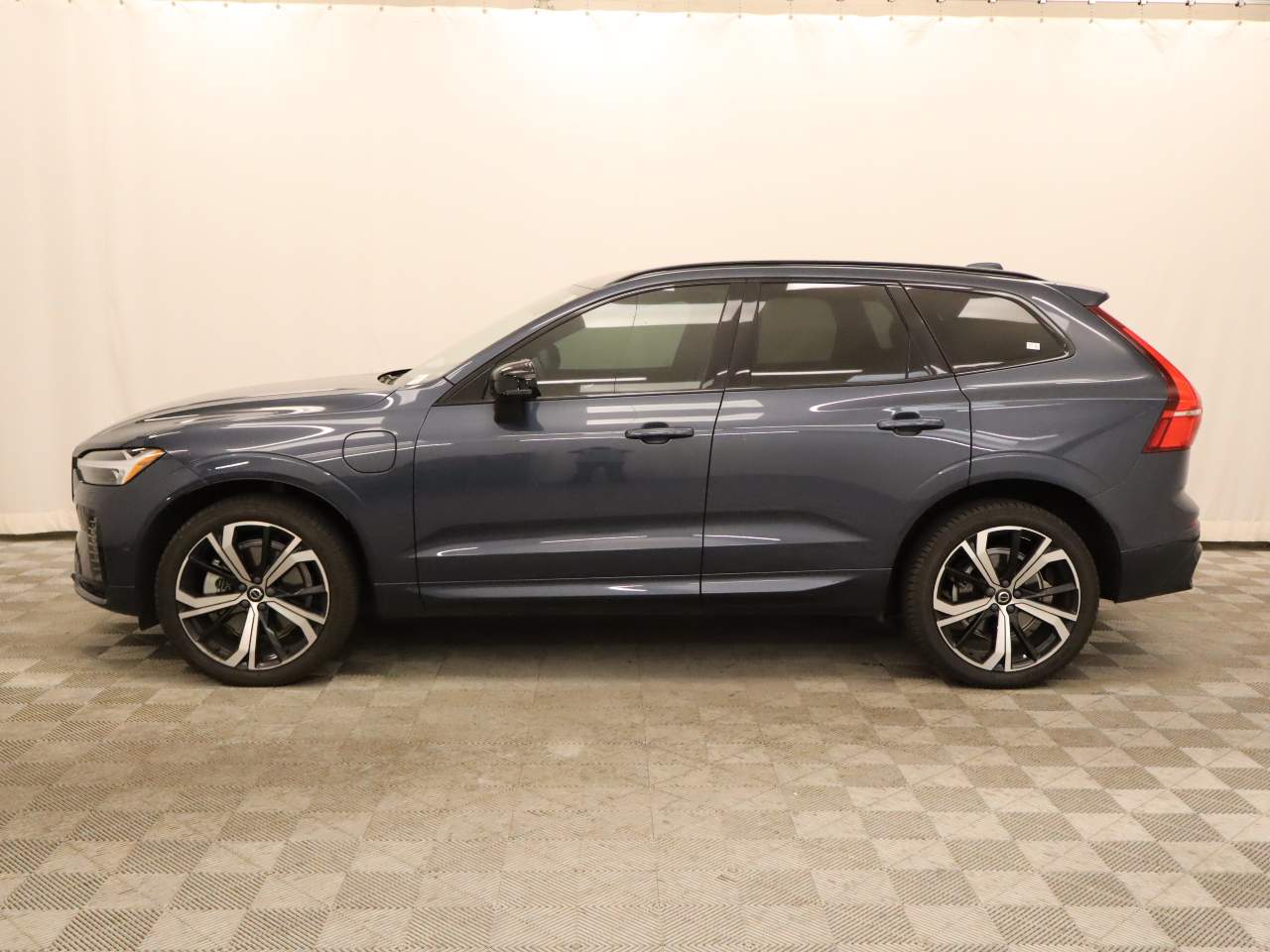 2022 Volvo XC60 Recharge T8 R-Design