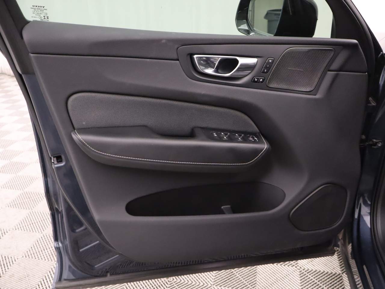 2022 Volvo XC60 Recharge T8 R-Design