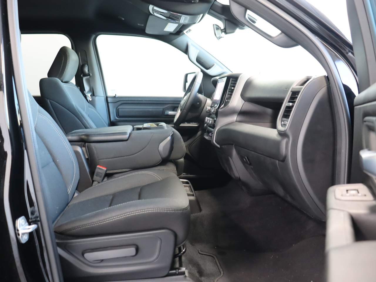 2025 Ram 1500 .Crew Cab