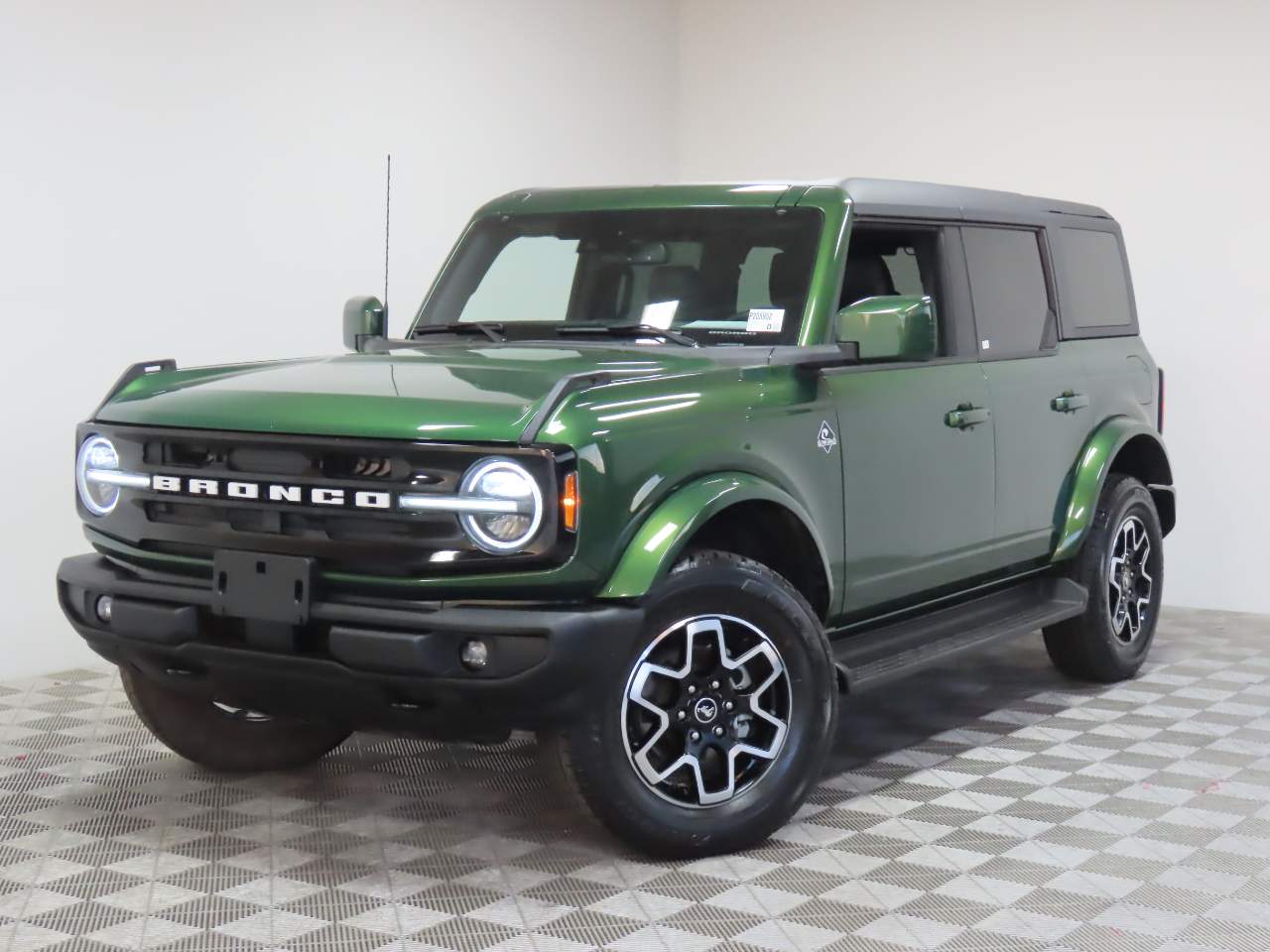 2025 Ford Bronco Outer Banks