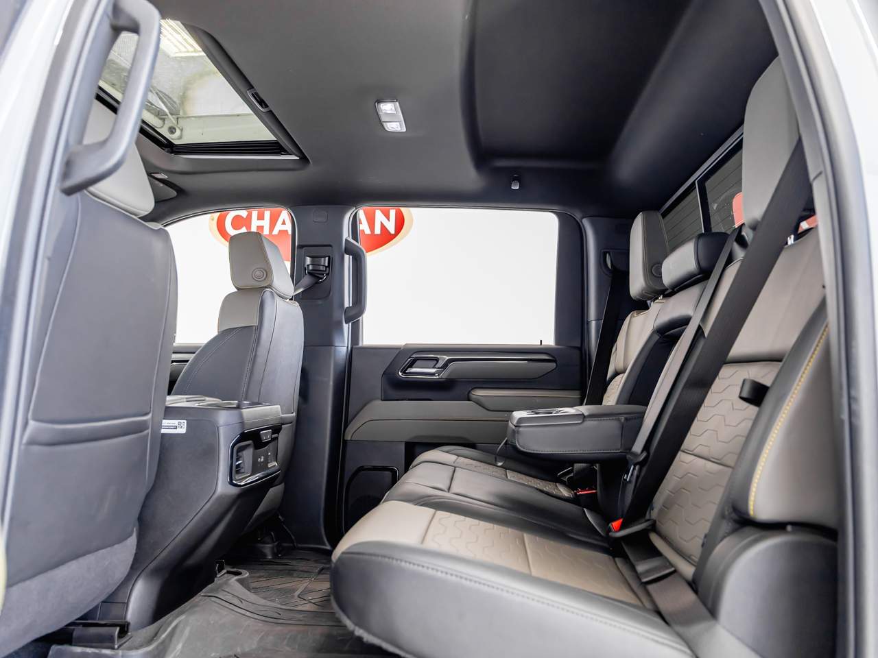2025 Chevrolet Silverado 2500HD ZR2 - Photo 41