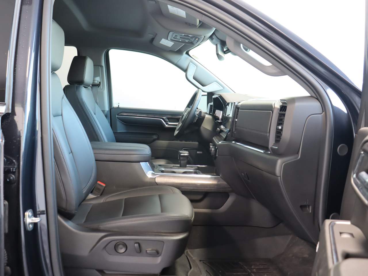 2024 Chevrolet Silverado 1500 LTZ Crew Cab