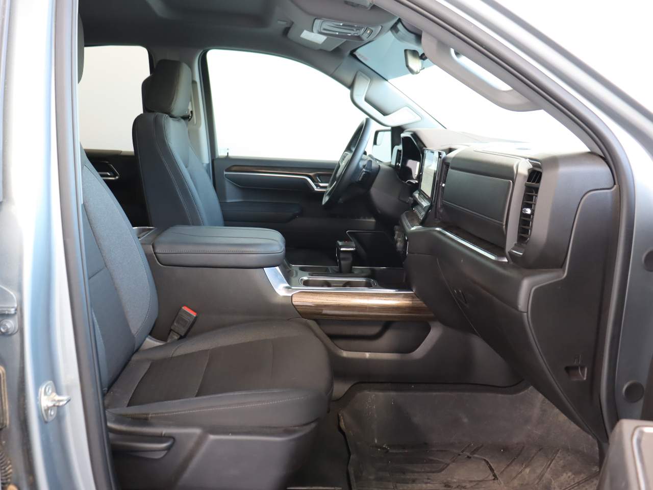 2025 Chevrolet Silverado 1500 LT Crew Cab