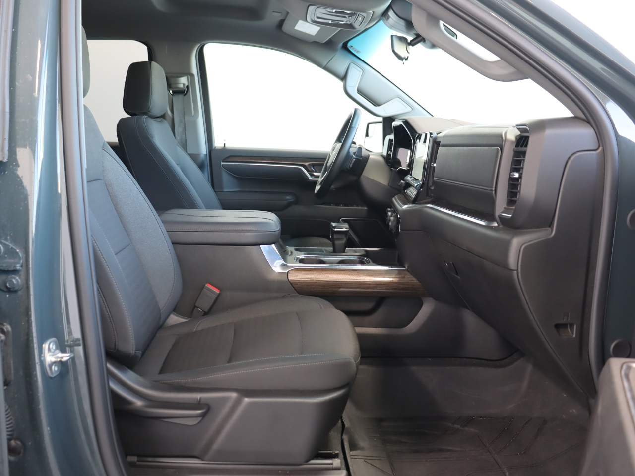 2025 Chevrolet Silverado 1500 LT Crew Cab