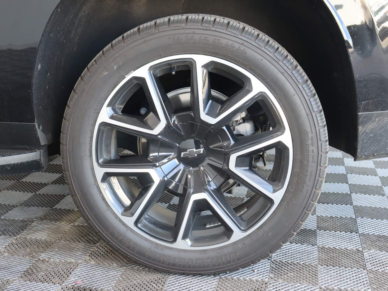 2023 Chevrolet Suburban RST - Photo 16
