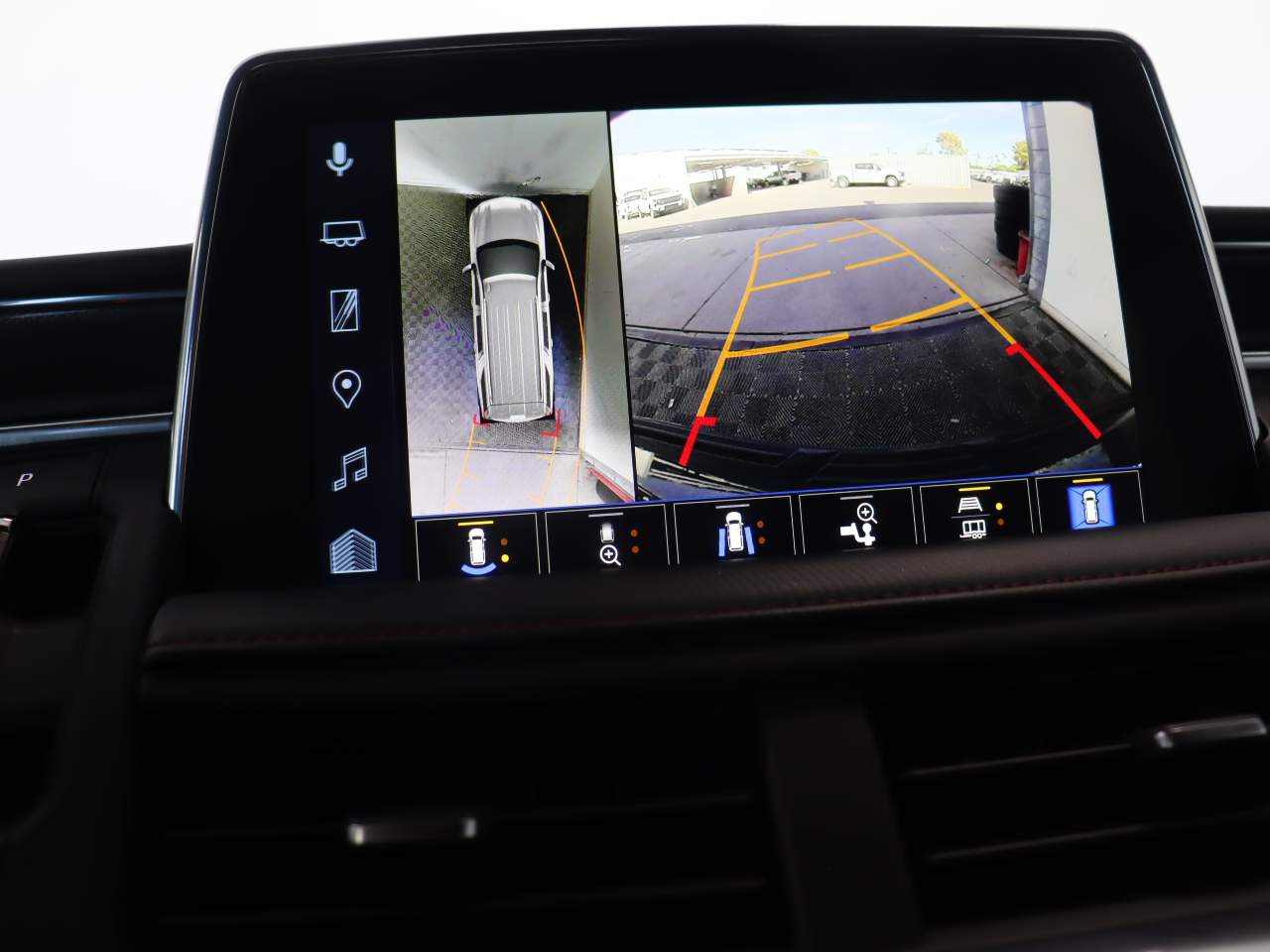 2023 Chevrolet Suburban RST - Photo 11