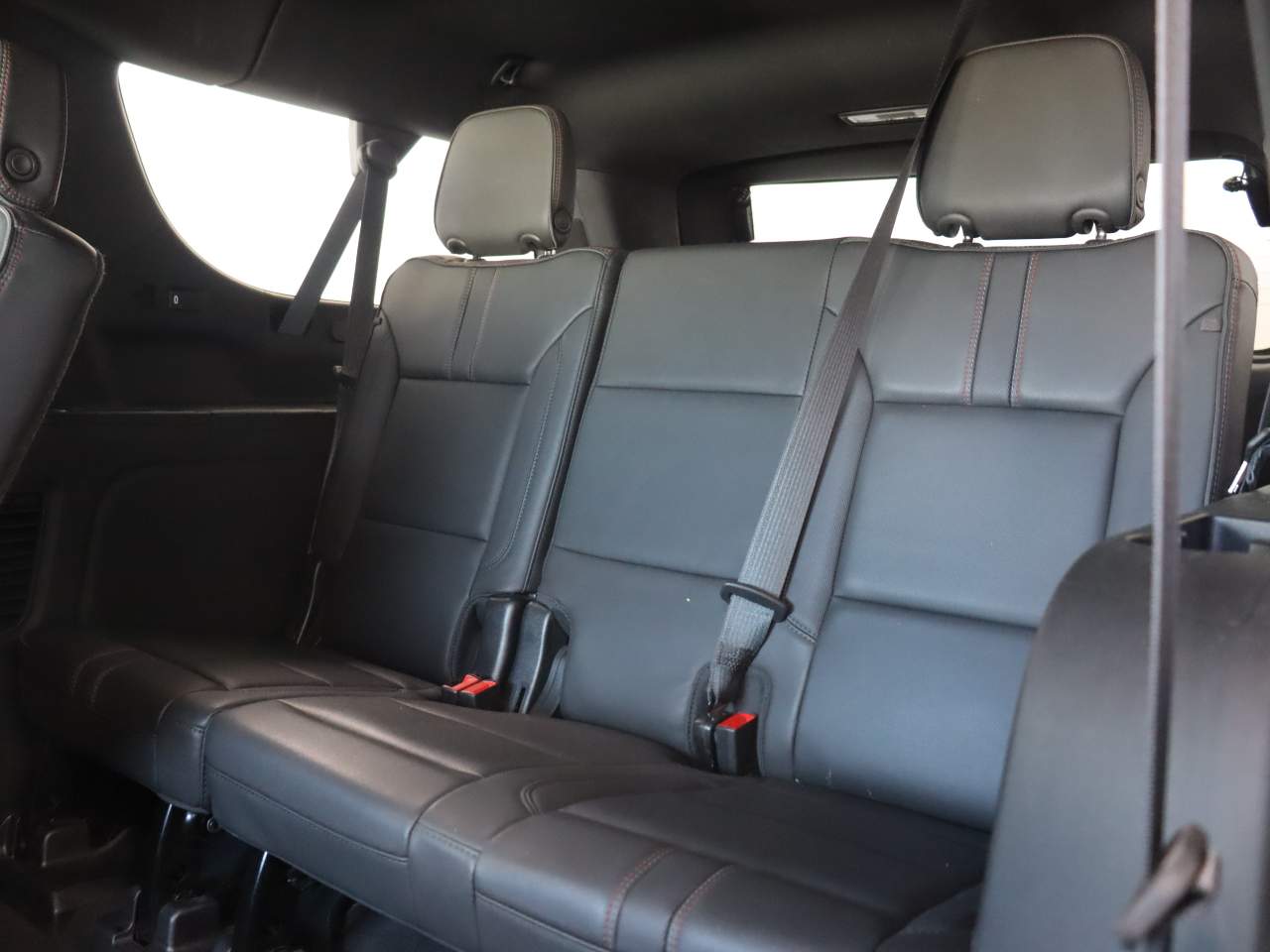2023 Chevrolet Suburban RST - Photo 15