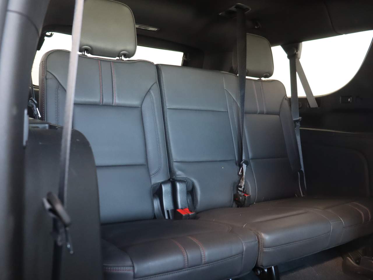 2023 Chevrolet Suburban RST - Photo 17
