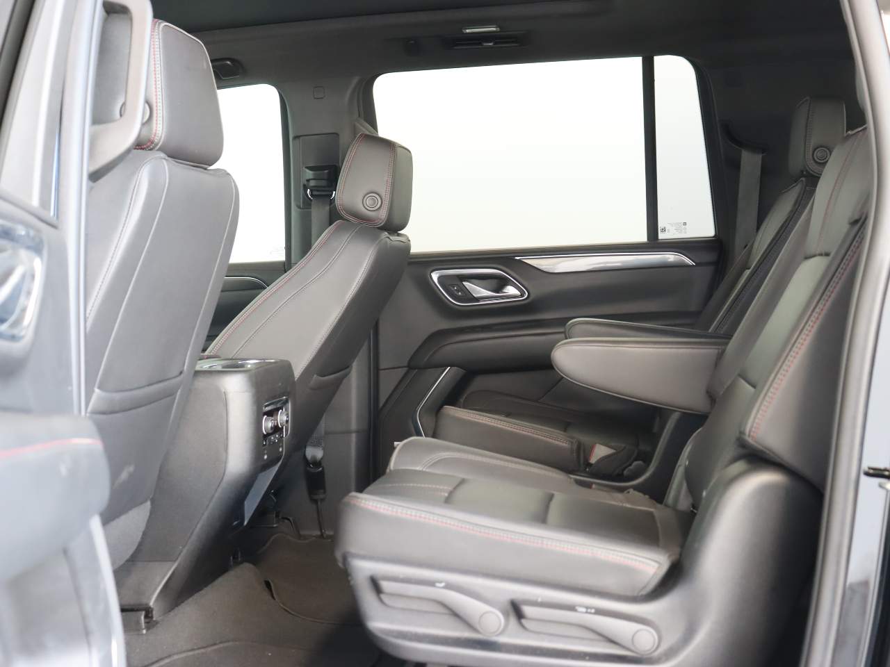 2023 Chevrolet Suburban RST - Photo 14