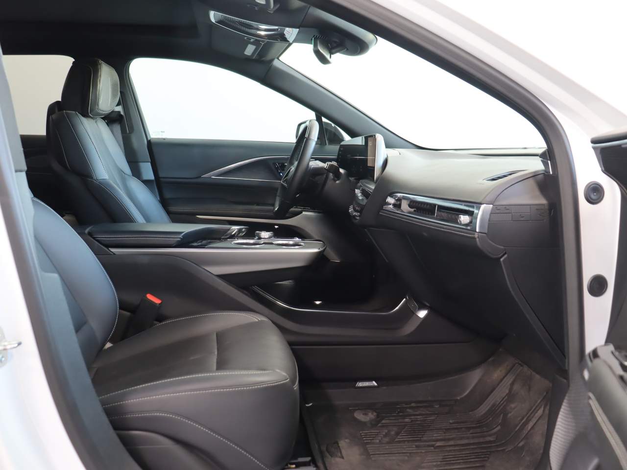 2024 Cadillac LYRIQ Sport 2