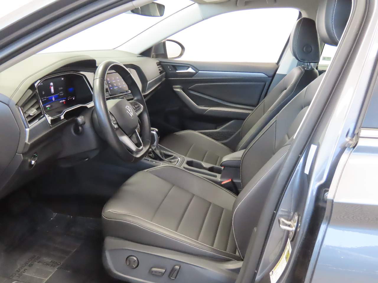 2024 Volkswagen Jetta SE - Photo 15