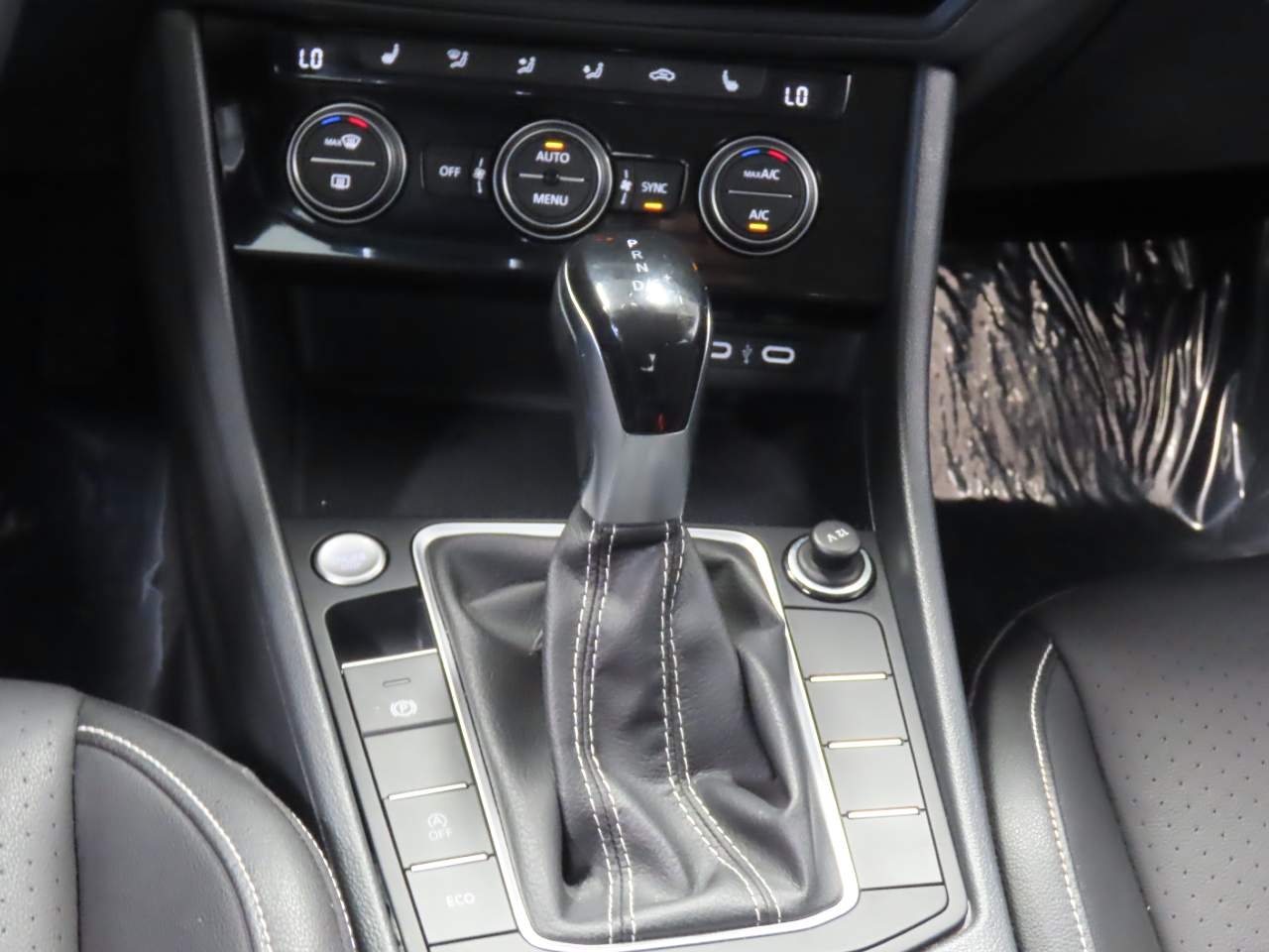 2024 Volkswagen Jetta SE - Photo 11