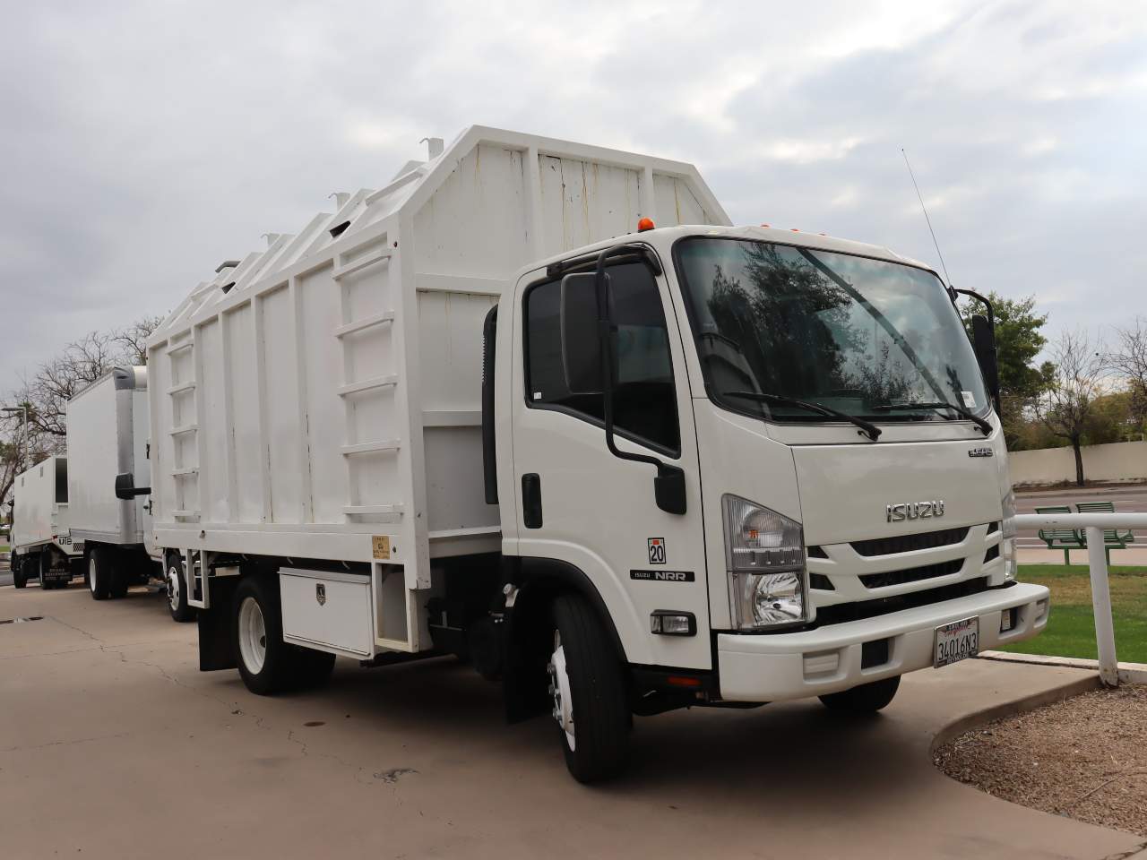 2022 Isuzu NRR NU2