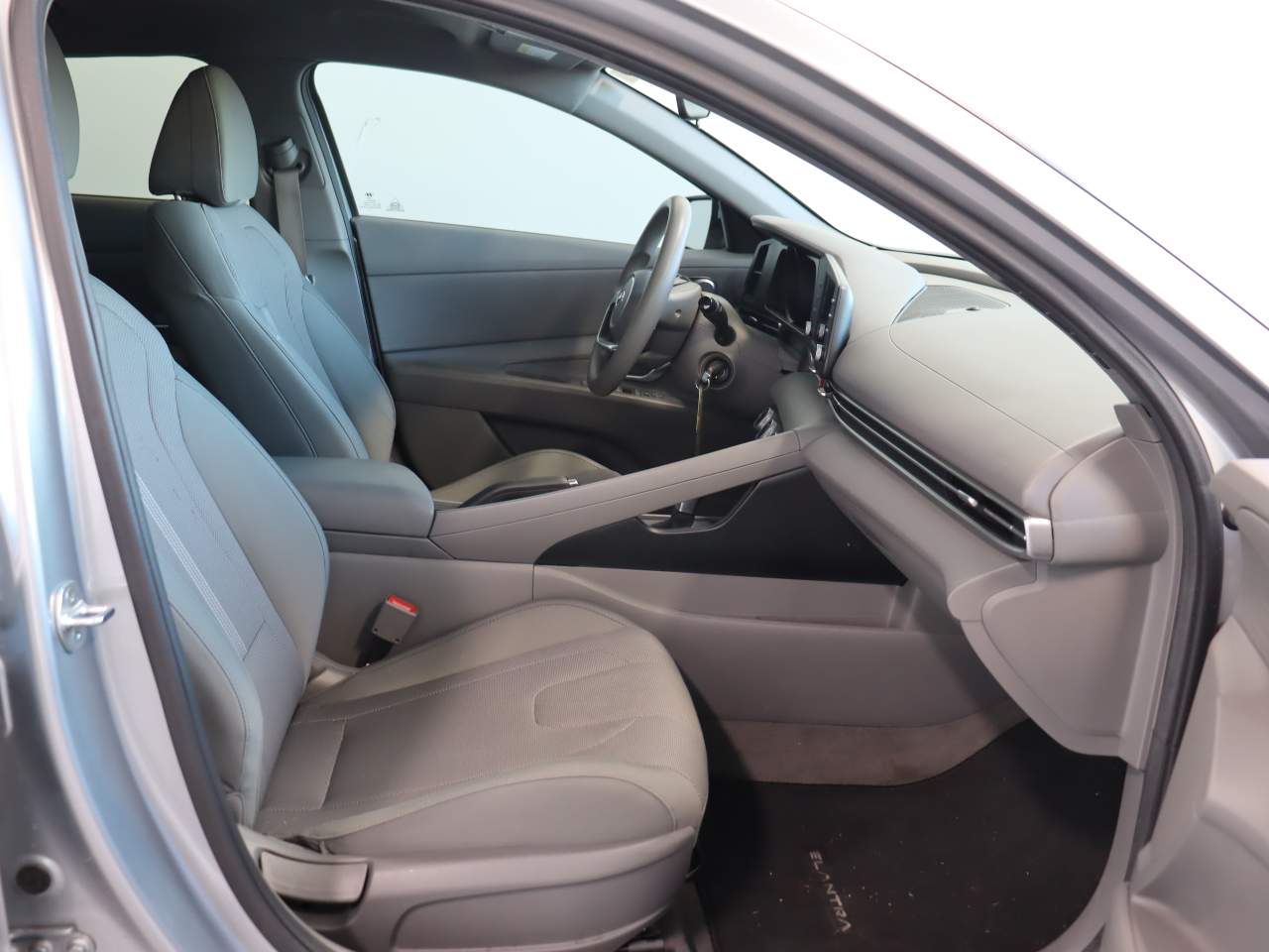 2022 Hyundai ELANTRA SE