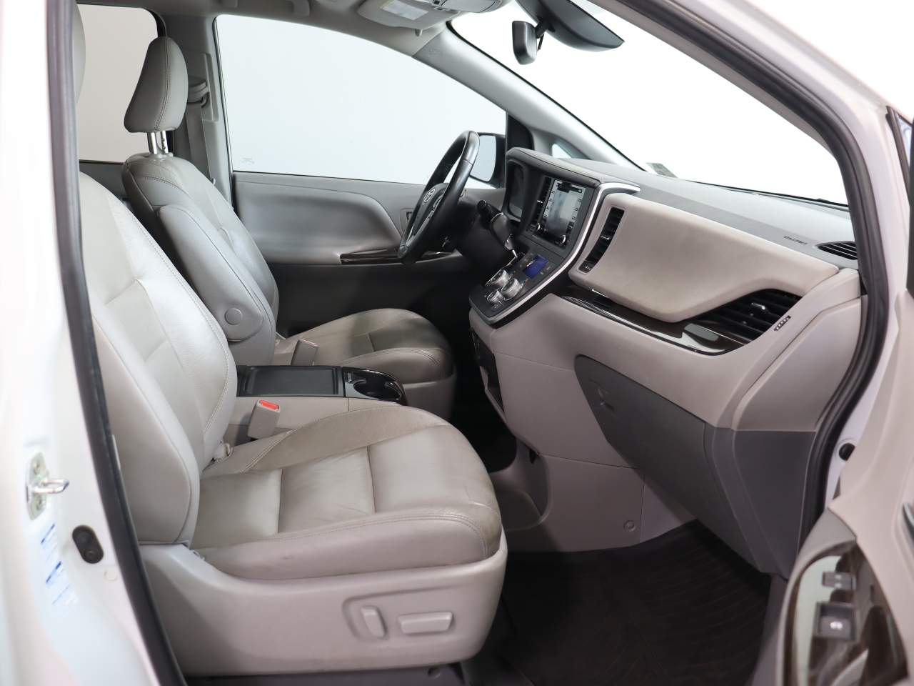 2020 Toyota Sienna XLE Premium 7-Passenger