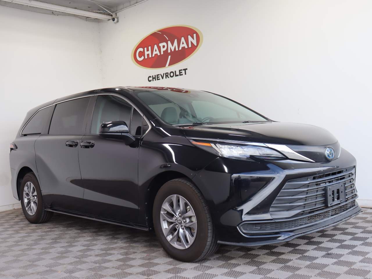 2023 Toyota Sienna LE 8-Passenger