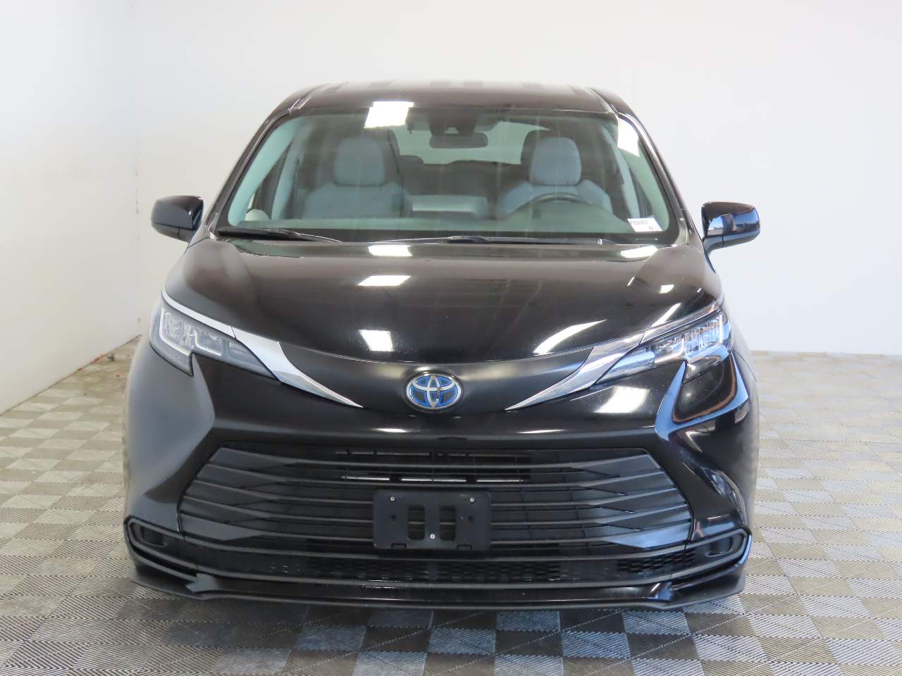 2023 Toyota Sienna LE 8-Passenger