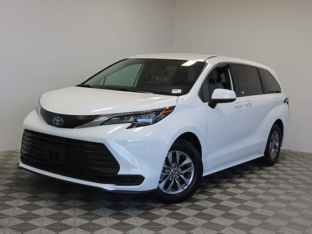2025 Toyota Sienna LE 8-Passenger