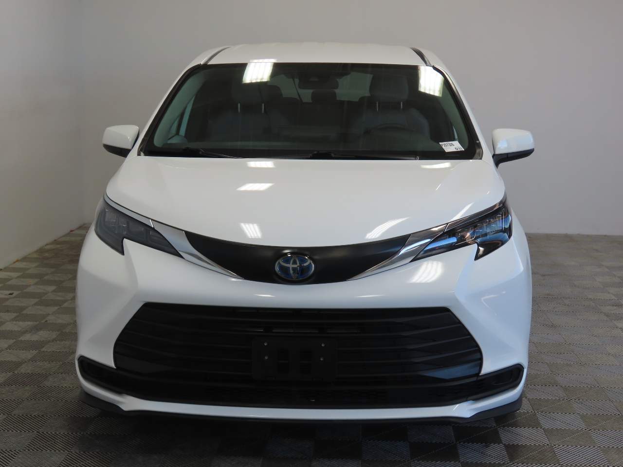 2025 Toyota Sienna LE 8-Passenger