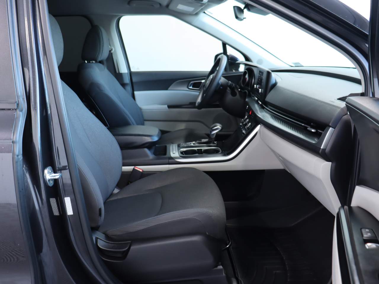 2022 Kia Carnival LX