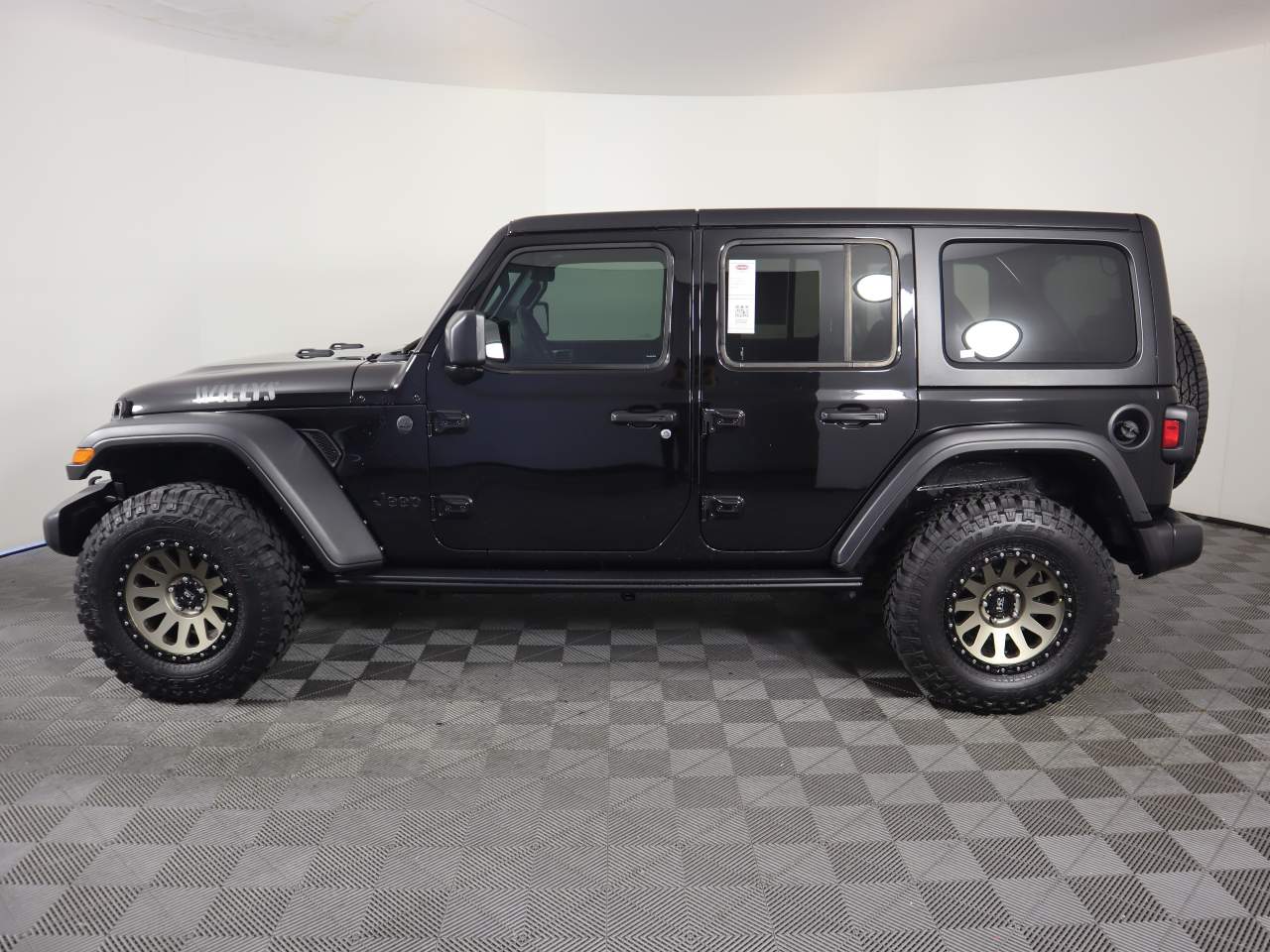 View vehicle photo 3