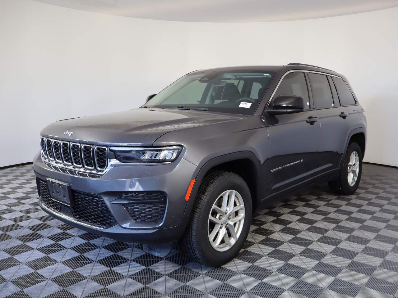 2023 Jeep Grand Cherokee Laredo's photo