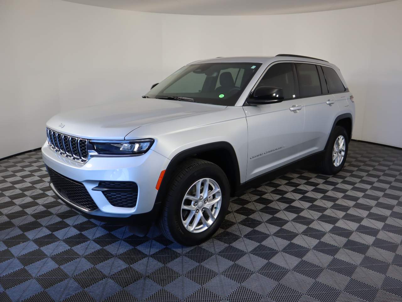 2024 Jeep Grand Cherokee Laredo's photo