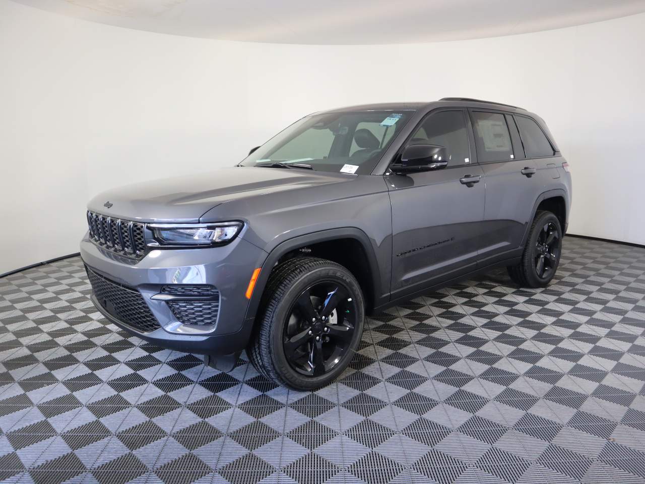 2025 Jeep Grand Cherokee Altitude's photo