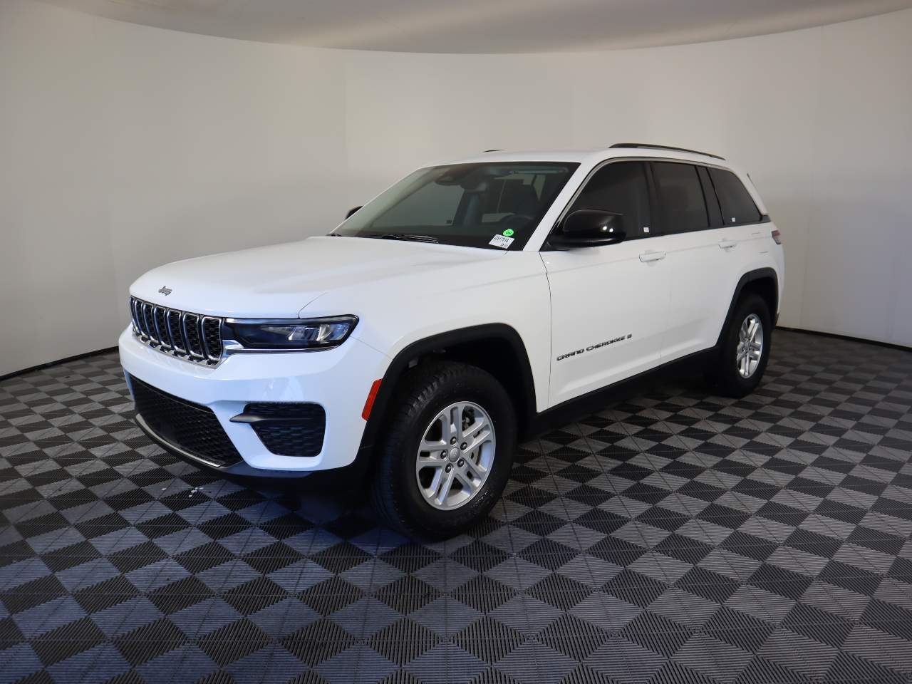 2023 Jeep Grand Cherokee Laredo's photo