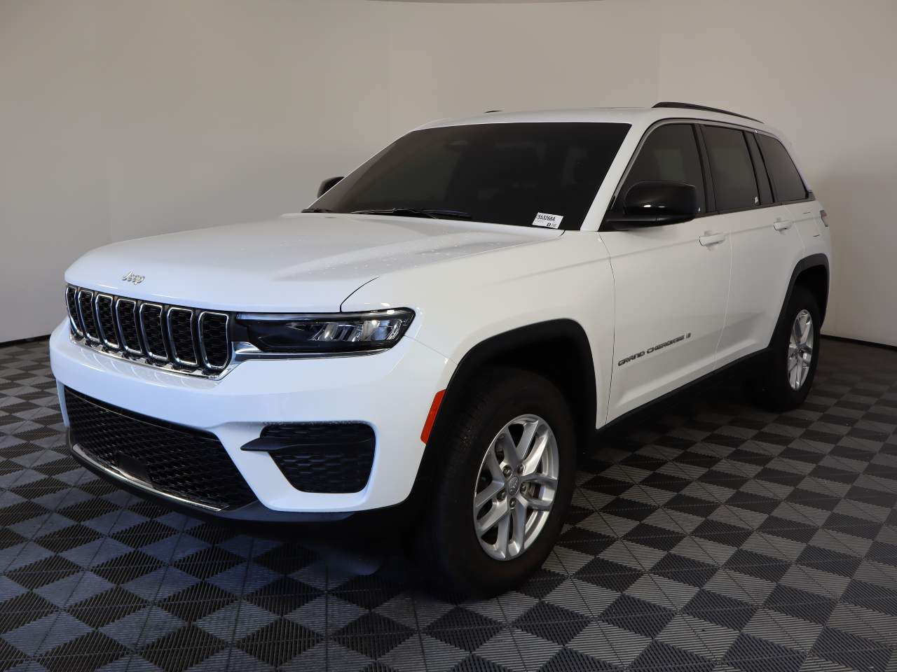 2025 Jeep Grand Cherokee Laredo X 4x4's photo